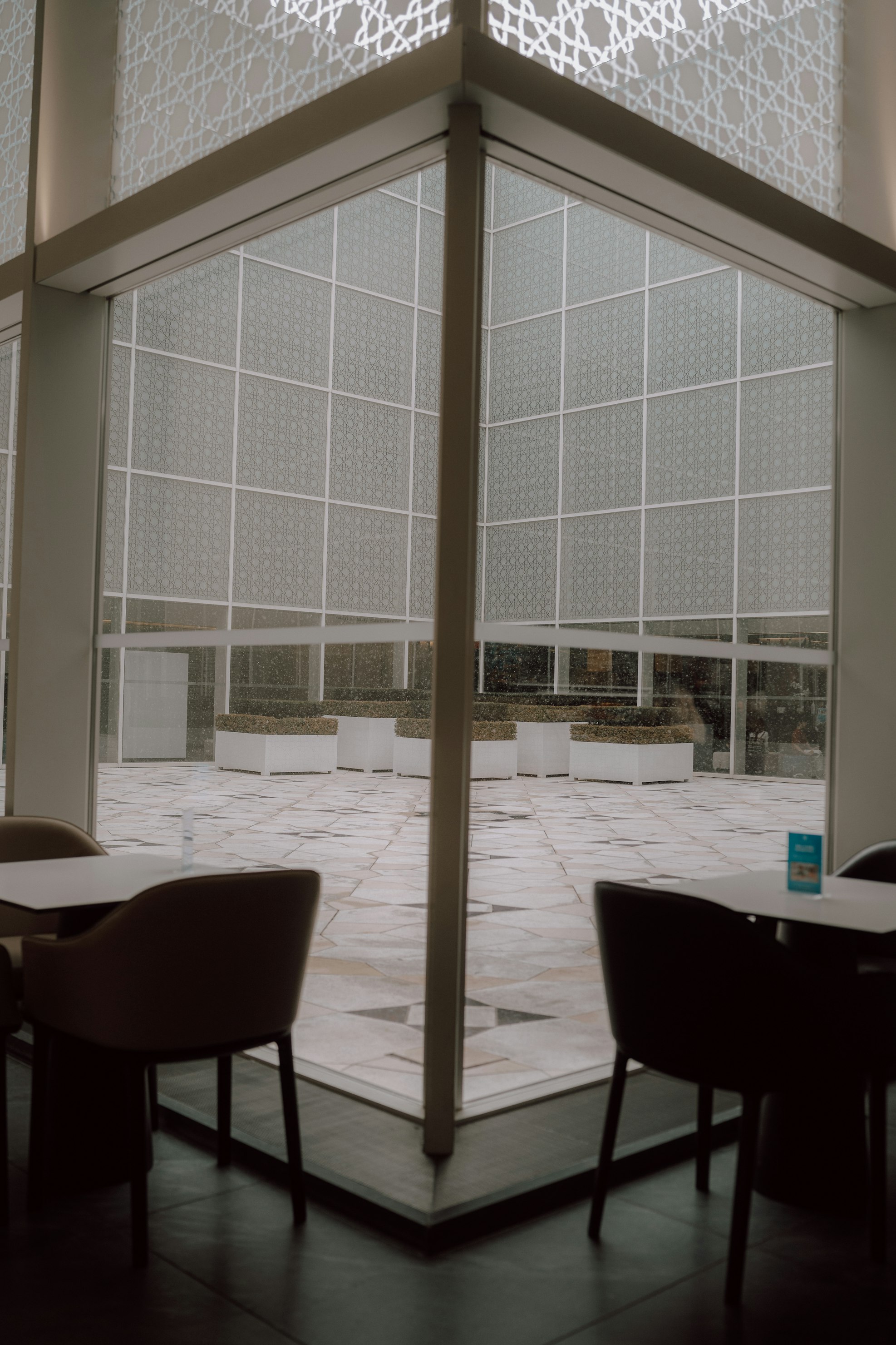 Frameless glass partition in a modern office
